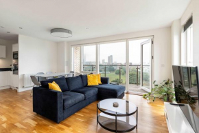 3br Poplar apt views of Canary Wharf